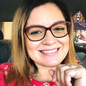 Meet your Posher, Dennisse